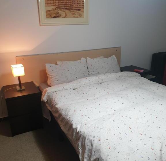 تختخواب و صبحانه Sagrada Familia Double Room With Private Bathroom