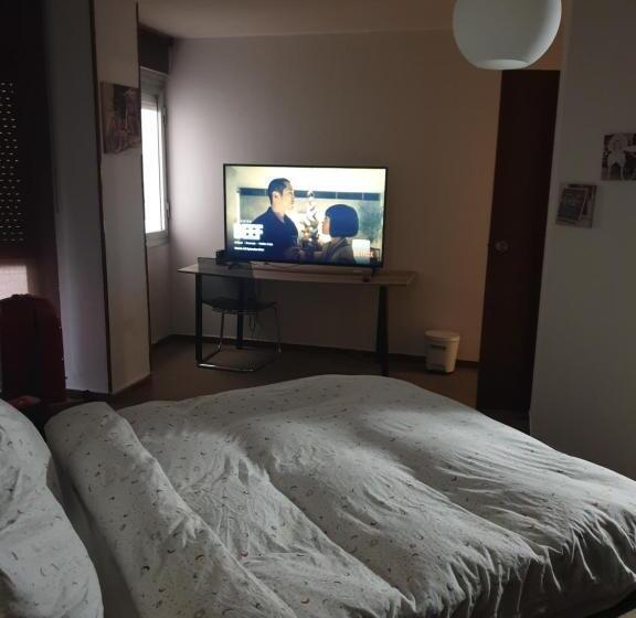 تختخواب و صبحانه Sagrada Familia Double Room With Private Bathroom