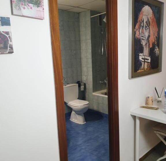 تختخواب و صبحانه Sagrada Familia Double Room With Private Bathroom