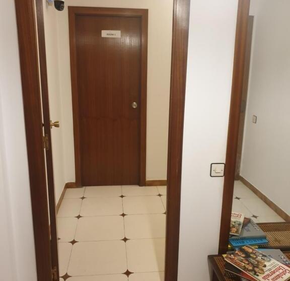 تختخواب و صبحانه Sagrada Familia Double Room With Private Bathroom