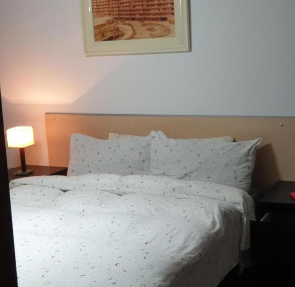 تختخواب و صبحانه Sagrada Familia Double Room With Private Bathroom