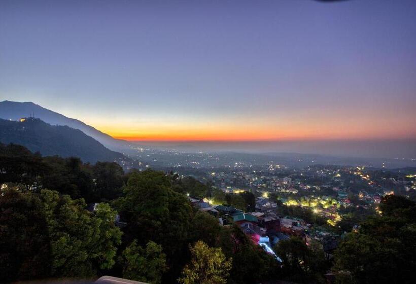 Отель La Riqueza   Mussoorie   Dhanaulti Road   35 To 45 Mins Drive From Mussoorie