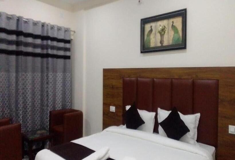 Отель La Riqueza   Mussoorie   Dhanaulti Road   35 To 45 Mins Drive From Mussoorie