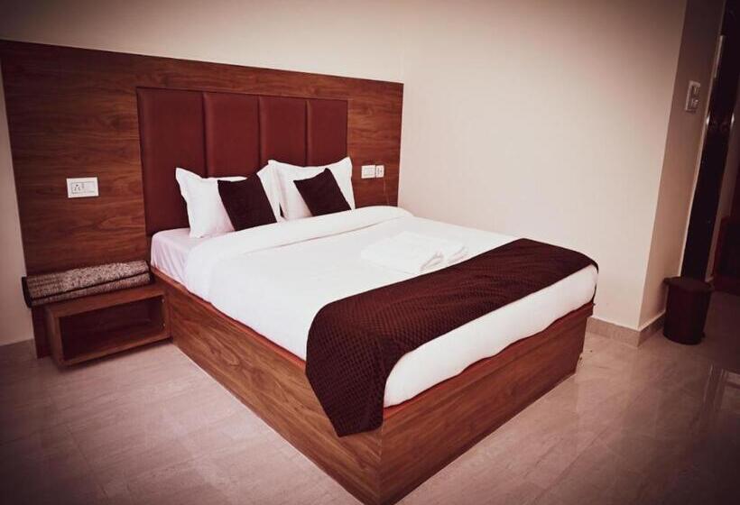 Отель La Riqueza   Mussoorie   Dhanaulti Road   35 To 45 Mins Drive From Mussoorie