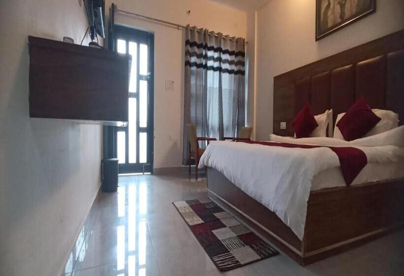 Отель La Riqueza   Mussoorie   Dhanaulti Road   35 To 45 Mins Drive From Mussoorie