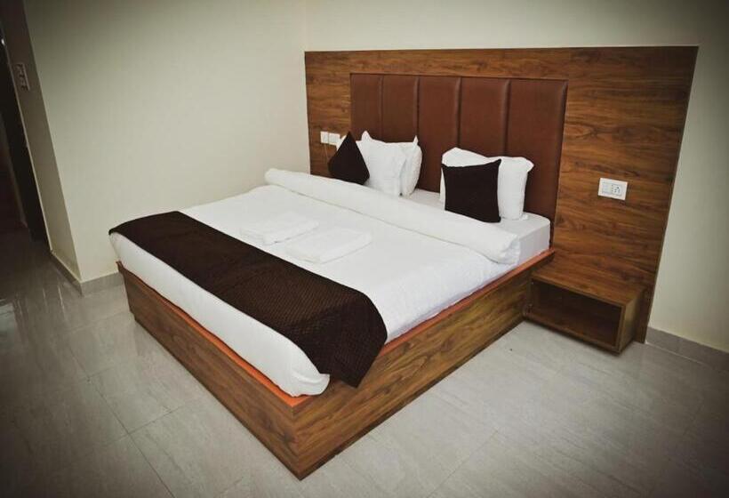 Отель La Riqueza   Mussoorie   Dhanaulti Road   35 To 45 Mins Drive From Mussoorie