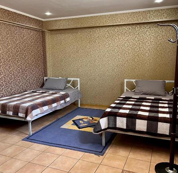 پانسیون Injoy Hostel