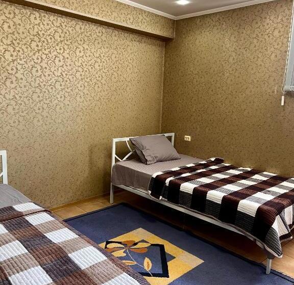 پانسیون Injoy Hostel