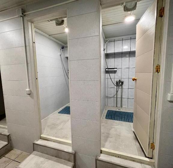 پانسیون Injoy Hostel