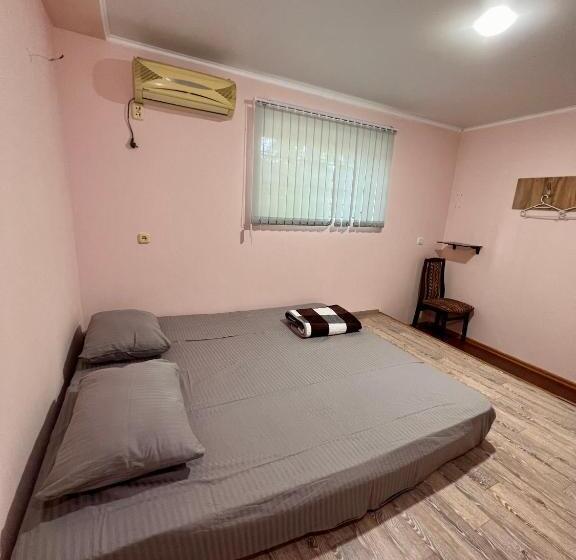 پانسیون Injoy Hostel