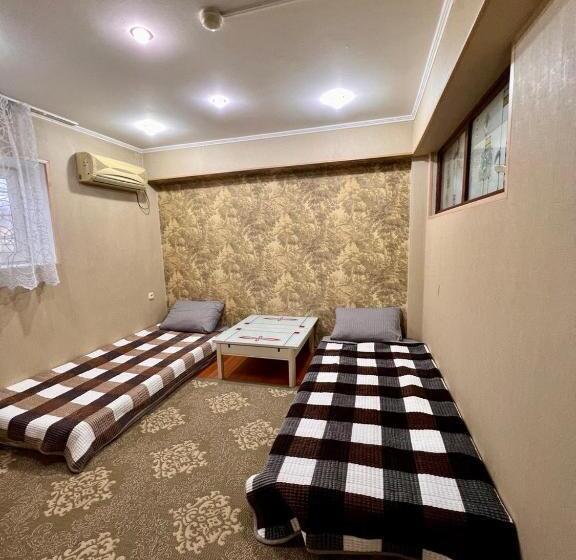 پانسیون Injoy Hostel