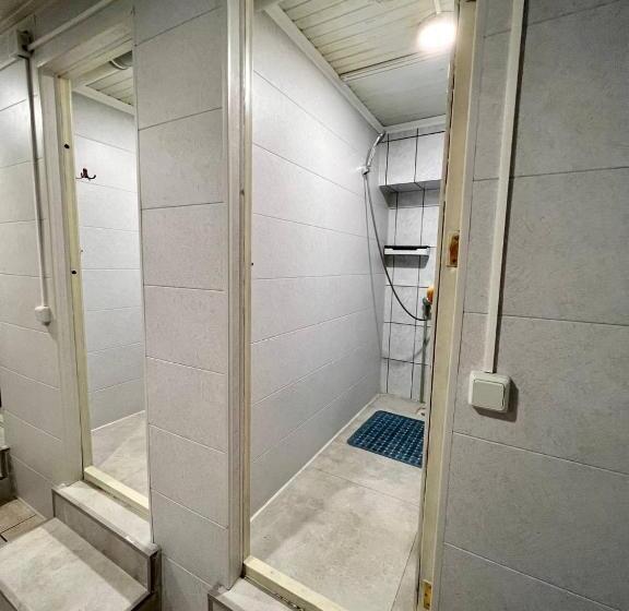 پانسیون Injoy Hostel