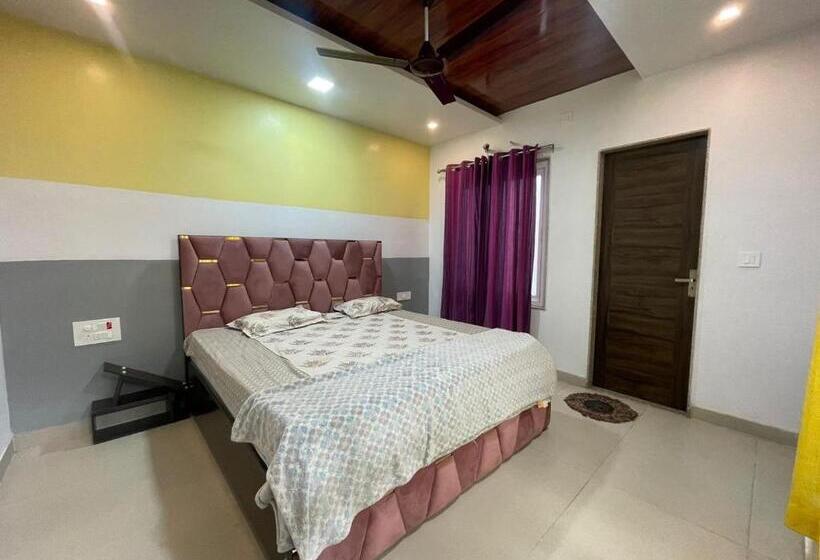 Отель Happy Home Stay 500mtr Taj Mahal