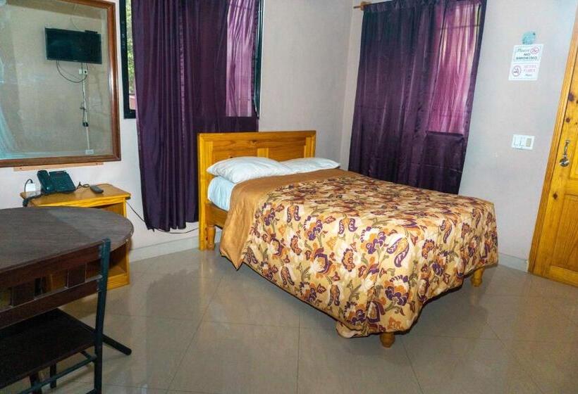 Tropical Hotel & Guest House