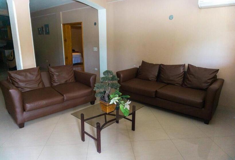 Tropical Hotel & Guest House