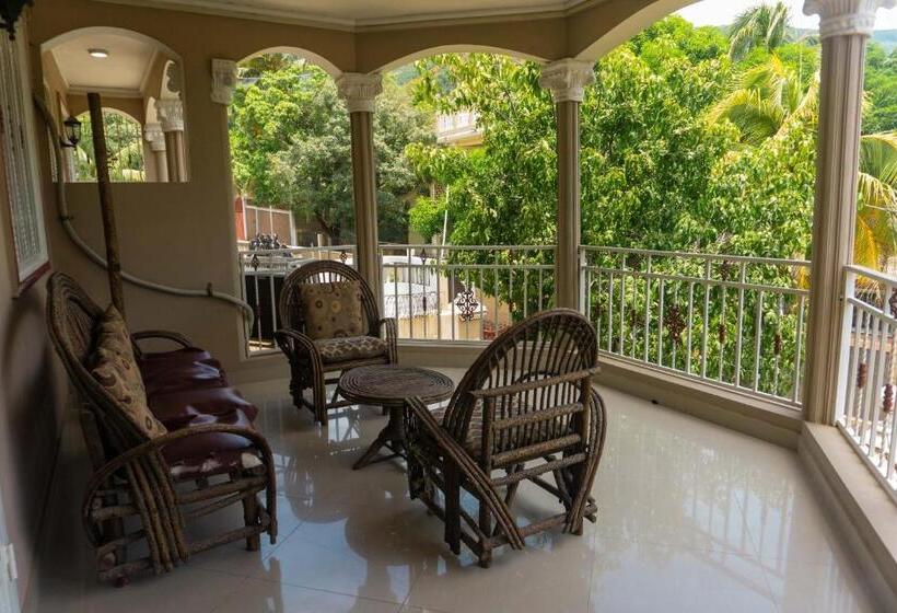 Tropical Hotel & Guest House