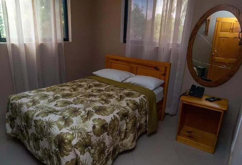 Tropical Hotel & Guest House