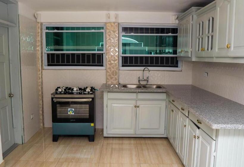 Tropical Hotel & Guest House