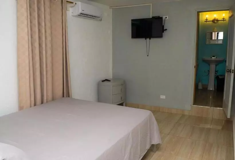 Tropical Hotel & Guest House
