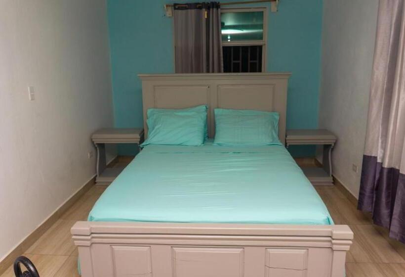 Tropical Hotel & Guest House