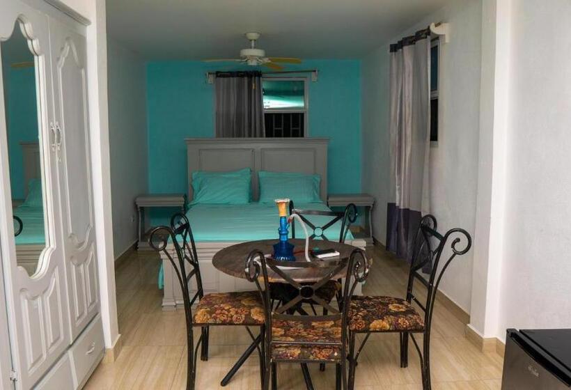 Tropical Hotel & Guest House