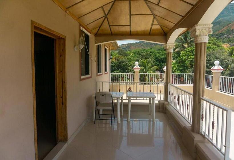 Tropical Hotel & Guest House