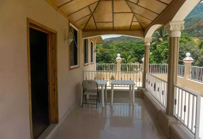Tropical Hotel & Guest House