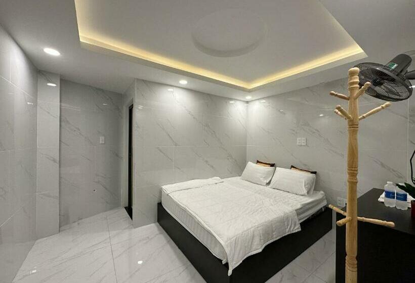 Victoria Hotel Netflix Free