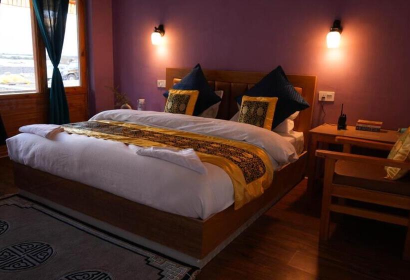 The Riverside Resort Hunder