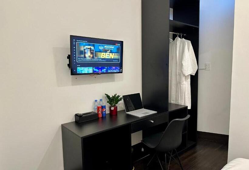 Victoria Hotel Netflix Free