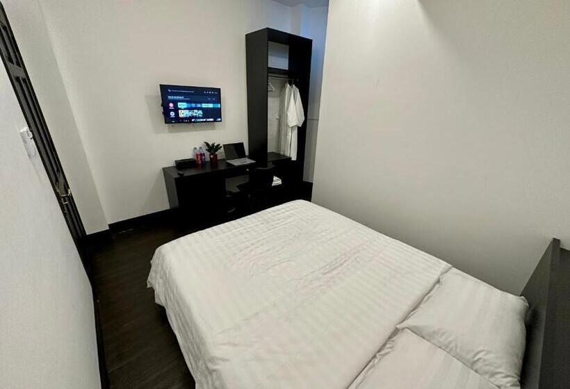 Victoria Hotel Netflix Free