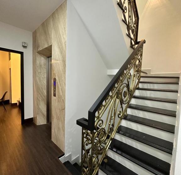 Victoria Hotel Netflix Free