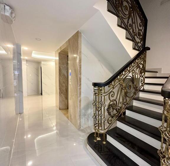 Victoria Hotel Netflix Free