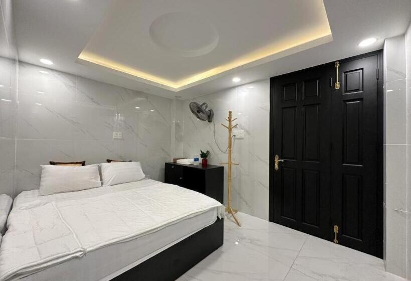 Victoria Hotel Netflix Free