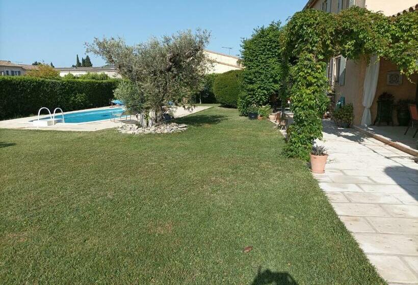 ベッドアンドブレックファースト Chambre D Hôte Au Cœur Des Alpilles