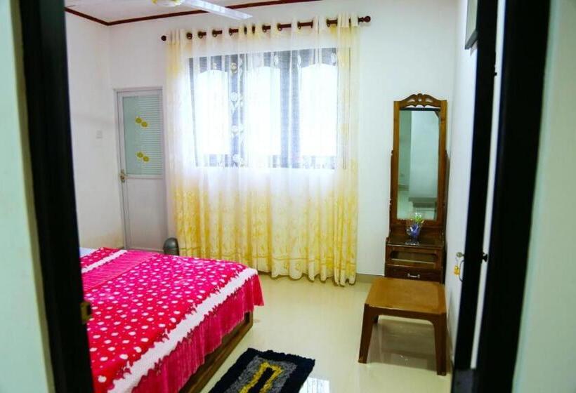 مبيت وإفطار Indusara Villa Bentota