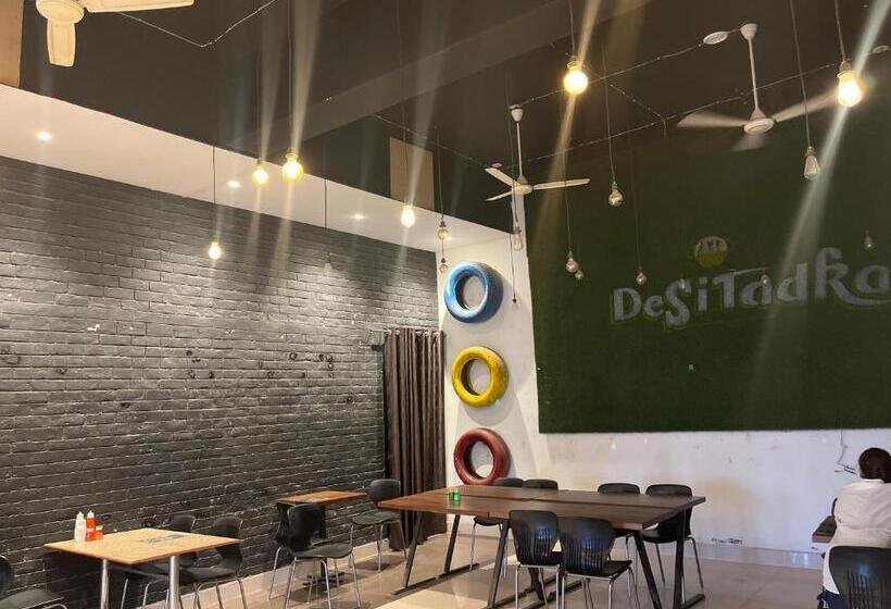 בית מלון כפרי Oyo Desi Tadka Hotal