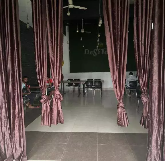 Hotelli Oyo Desi Tadka Hotal