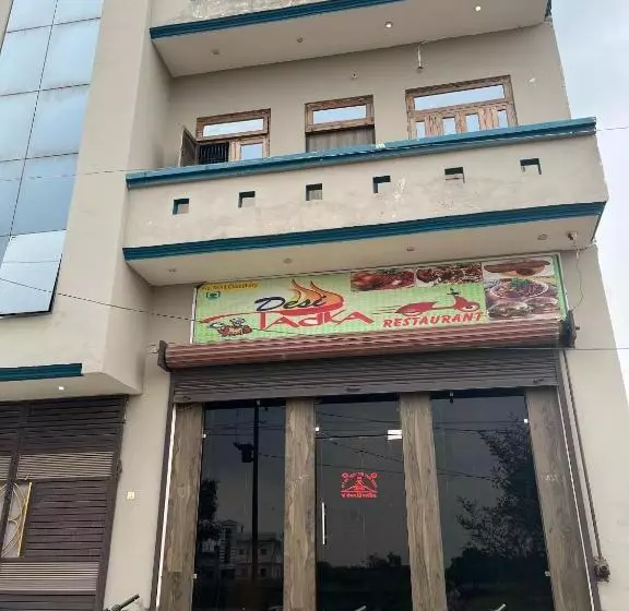 Hotelli Oyo Desi Tadka Hotal