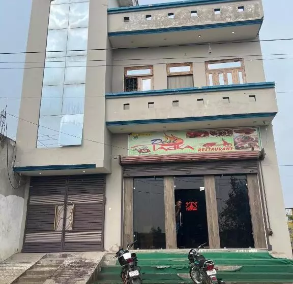 Hotelli Oyo Desi Tadka Hotal