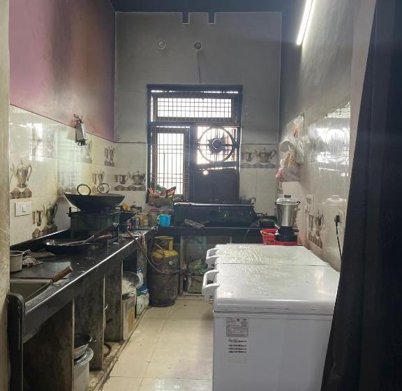 בית מלון כפרי Oyo Desi Tadka Hotal