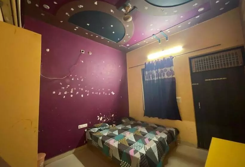 Hotelli Oyo Desi Tadka Hotal