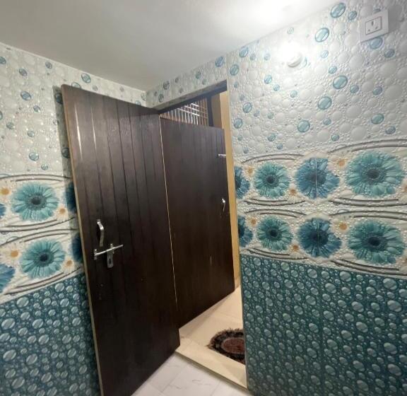 בית מלון כפרי Oyo Desi Tadka Hotal