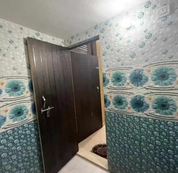 Hotelli Oyo Desi Tadka Hotal