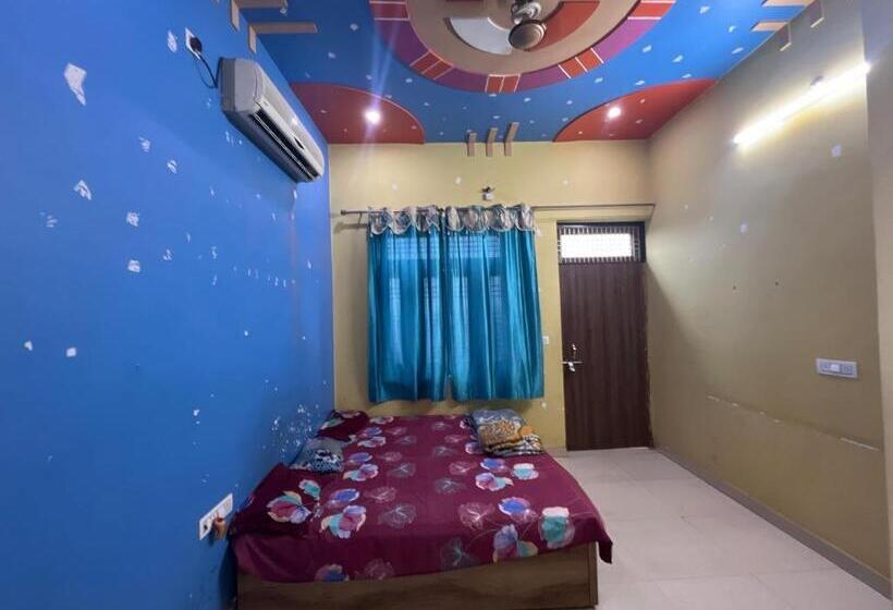 בית מלון כפרי Oyo Desi Tadka Hotal