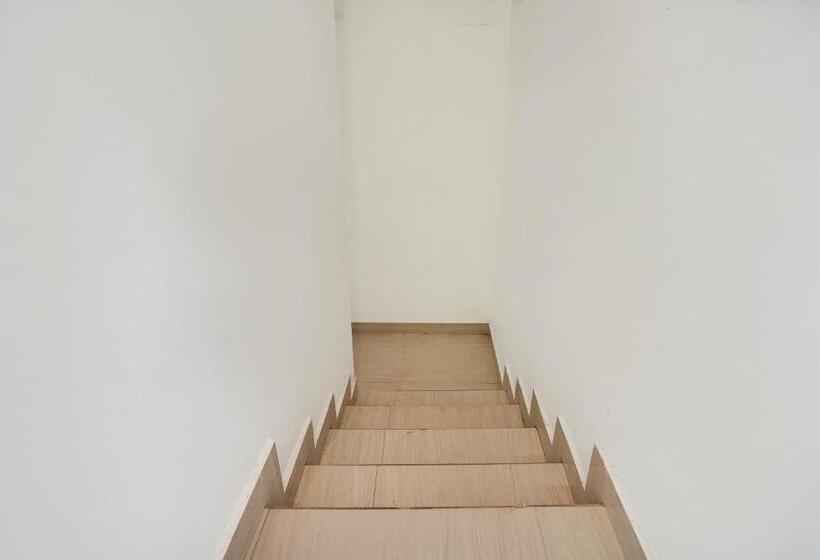 ホテル Oyo Flagship Abisha Villa