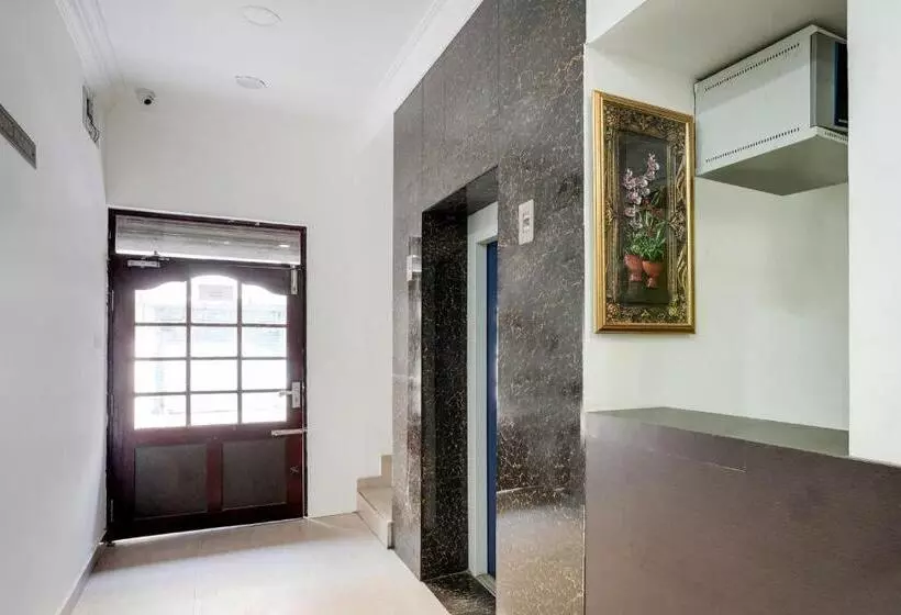 ホテル Oyo Flagship Abisha Villa
