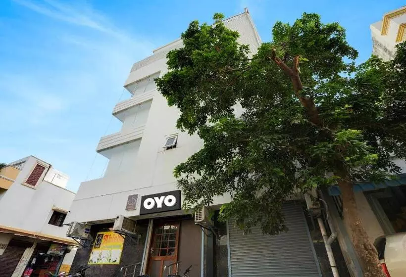 ホテル Oyo Flagship Abisha Villa