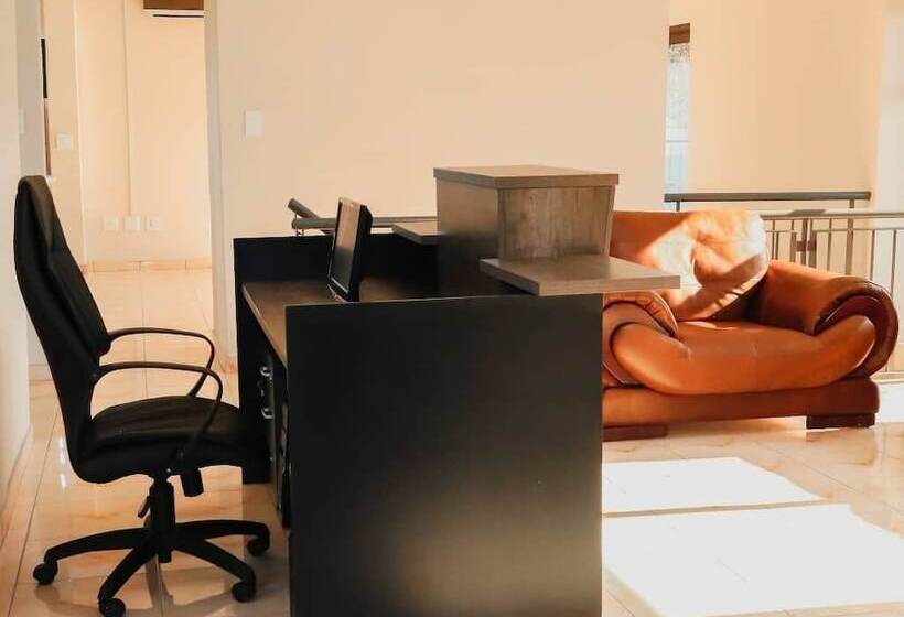 پانسیون L. A. P Guesthouse