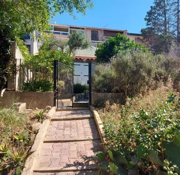Majatalo Sur Les Hauteurs De Collioure
